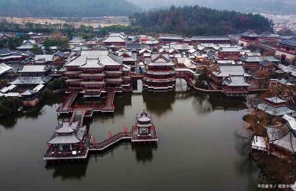 中国旅游景点中两个最成功的"假城"——宋城千古情景区和东阳横店影视